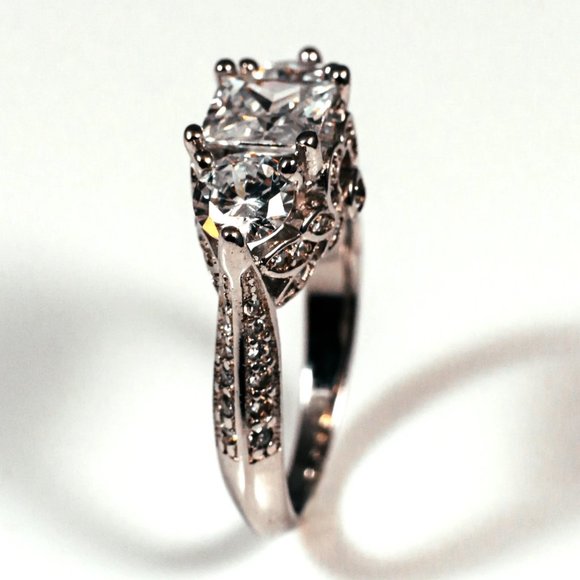 Three Stone Princess Cut Diamond Simulant Sterling Silver Ring Size 8 - Picture 3 of 3